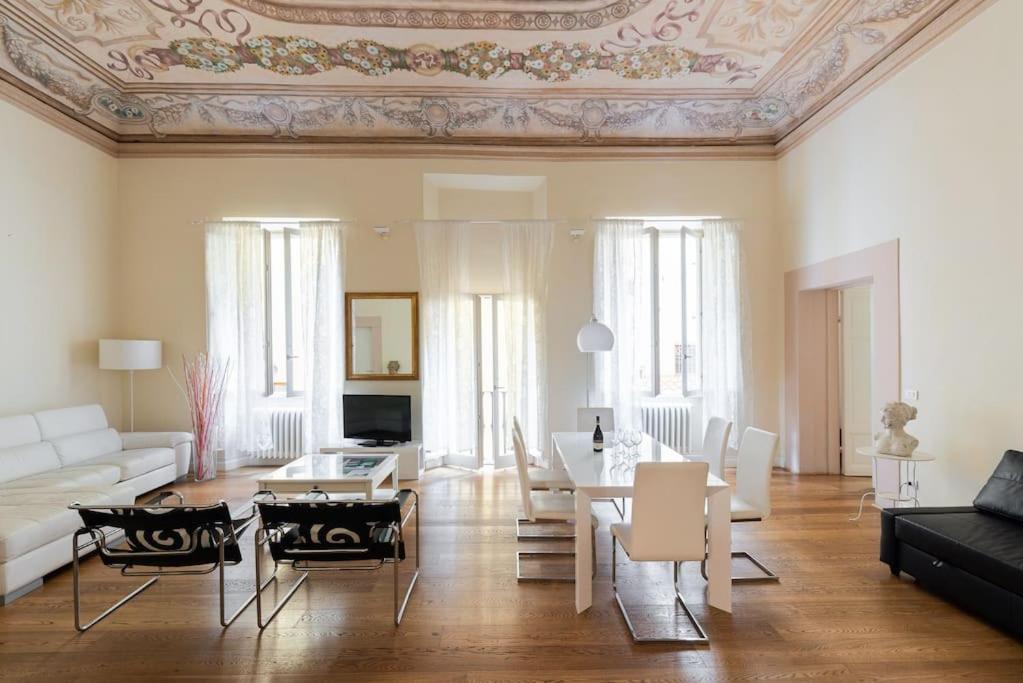 Elegant Gloria Retreat